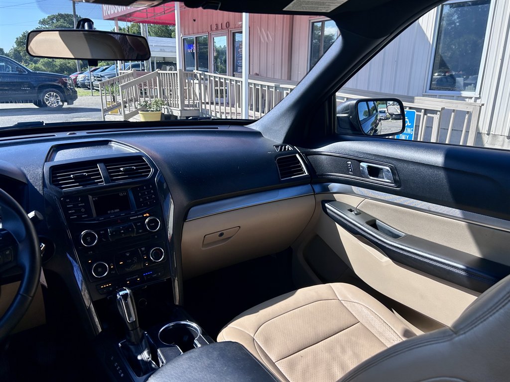 2017 Ford Explorer - $9,995