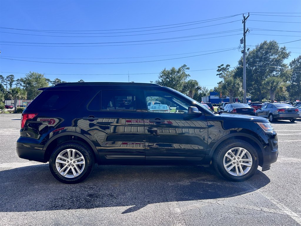 2017 Ford Explorer - $9,995