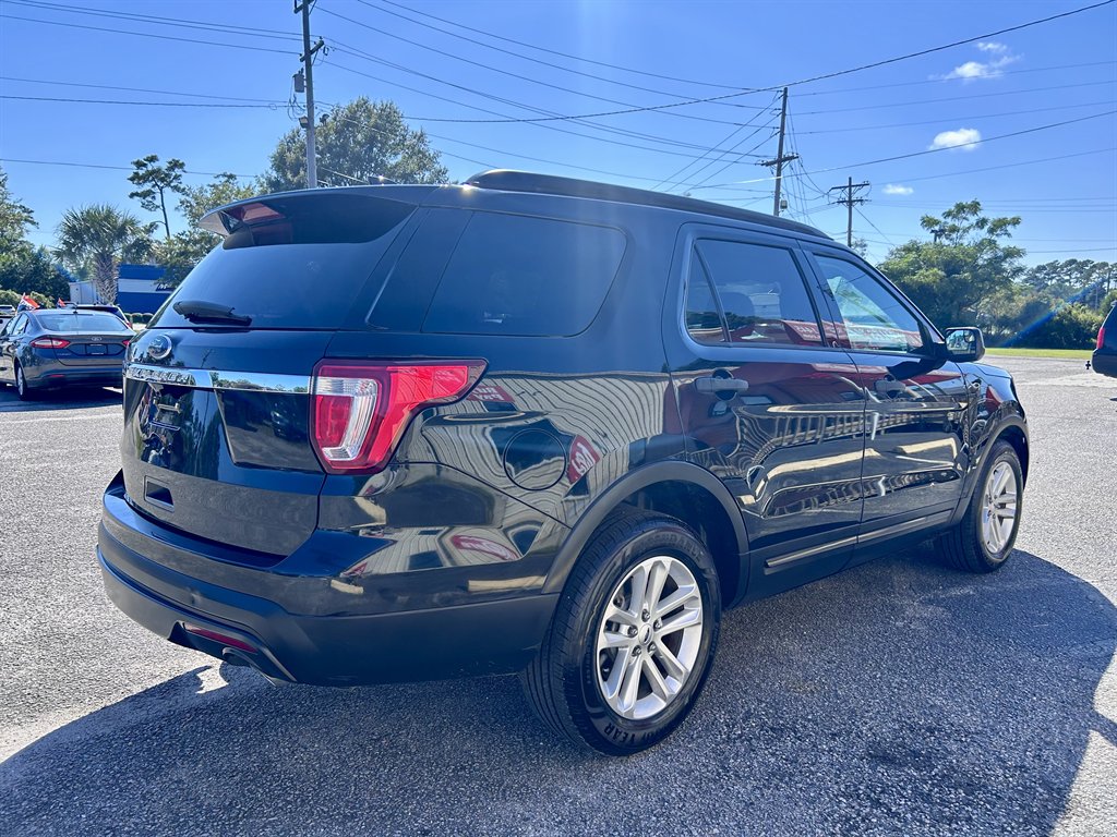 2017 Ford Explorer - $9,995