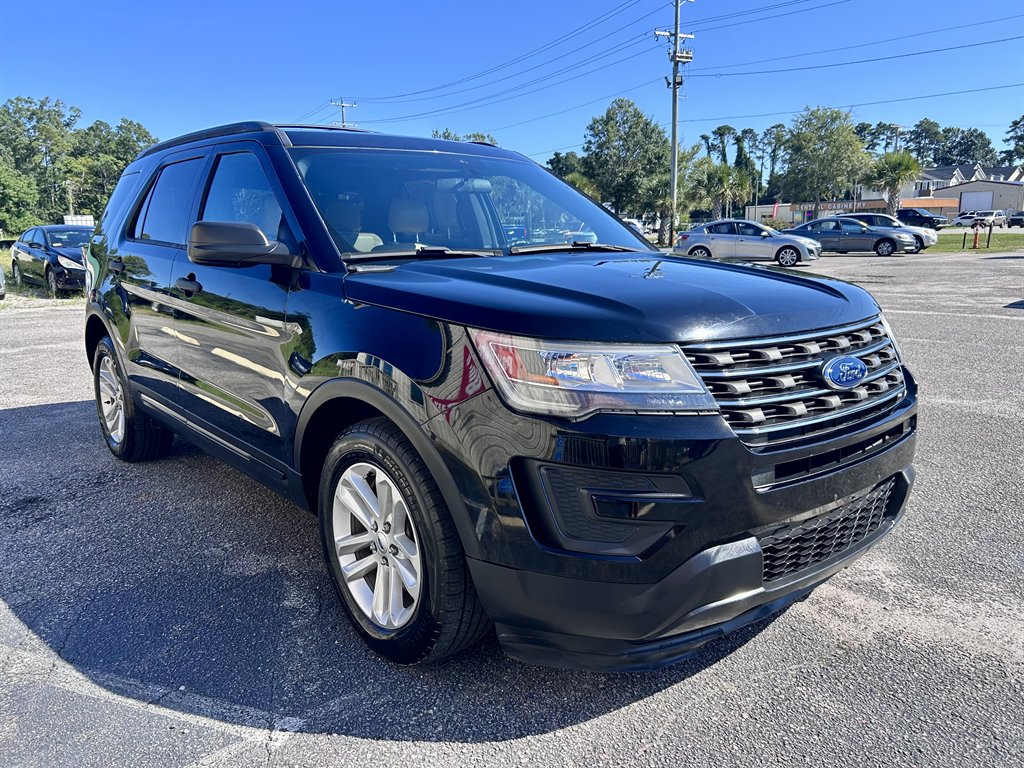 2017 Ford Explorer - $9,995