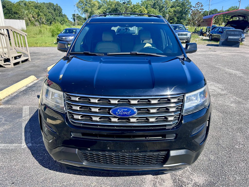 2017 Ford Explorer - $9,995