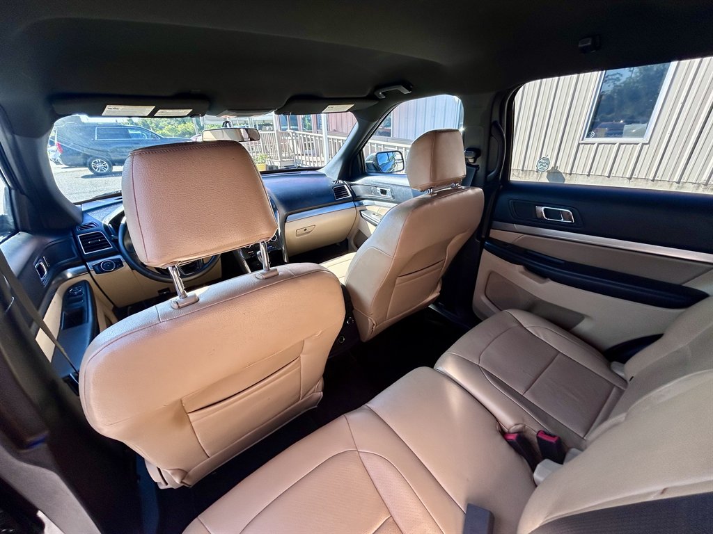 2017 Ford Explorer - $9,995