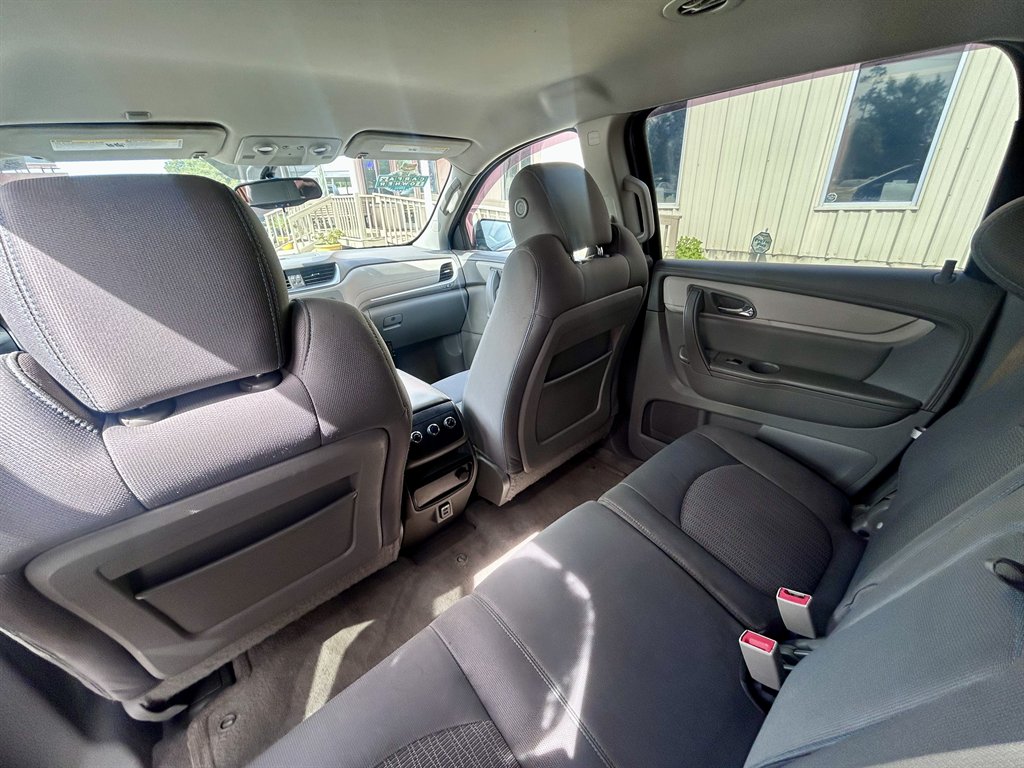 2015 Chevrolet Traverse - $9,995