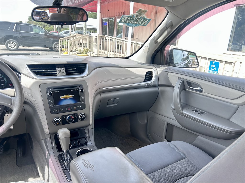 2015 Chevrolet Traverse - $9,995