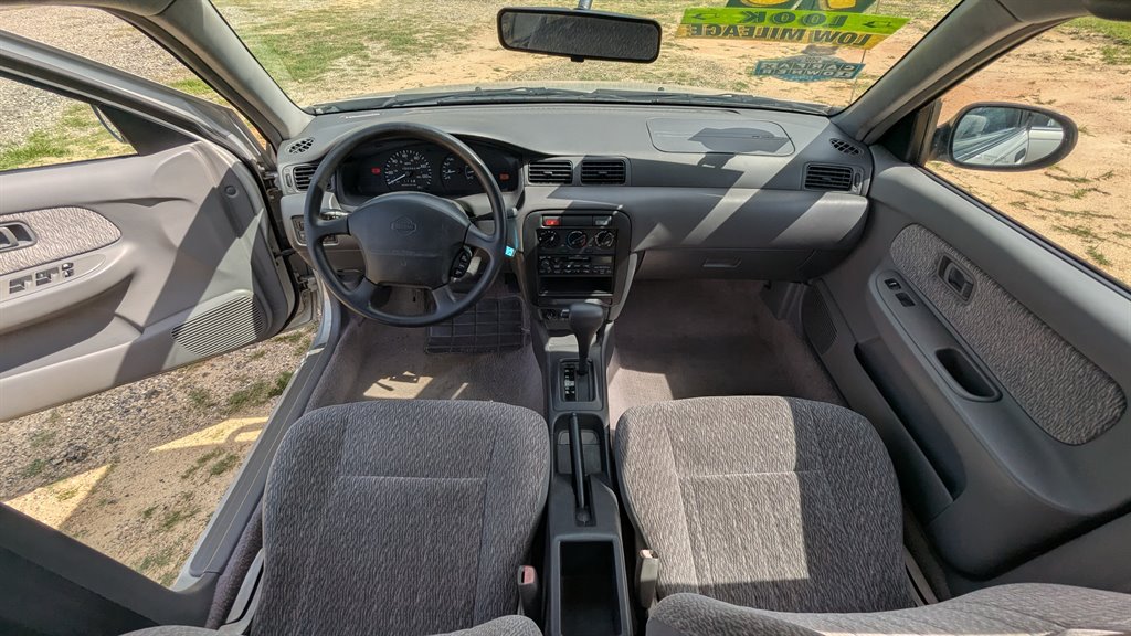 1998 Nissan Sentra GXE photo