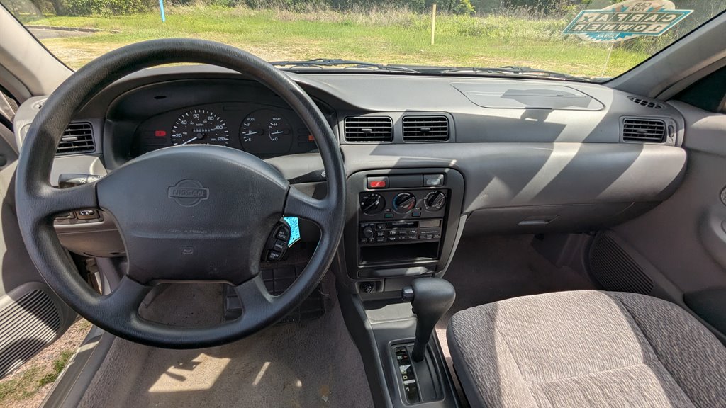 1998 Nissan Sentra GXE photo