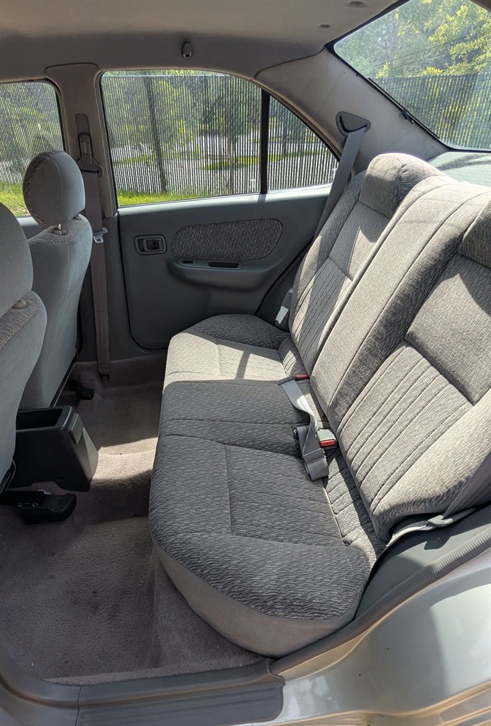 1998 Nissan Sentra GXE photo