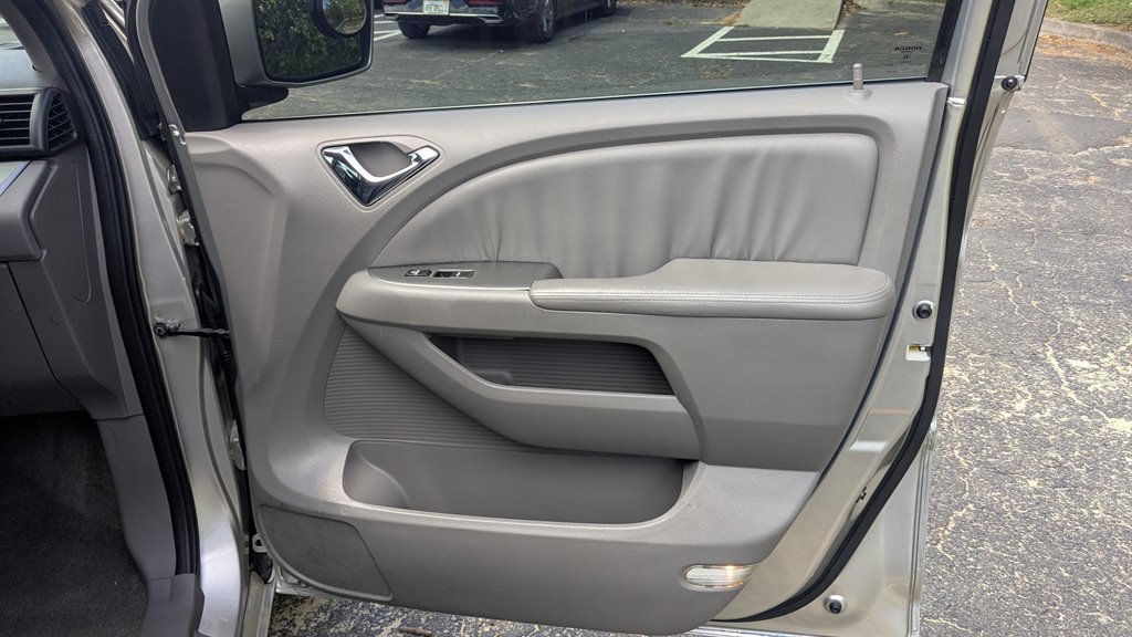 2008 Honda Odyssey Touring photo