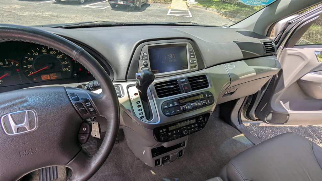 2008 Honda Odyssey Touring photo