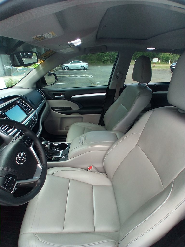 2016 Toyota Highlander - $15,400