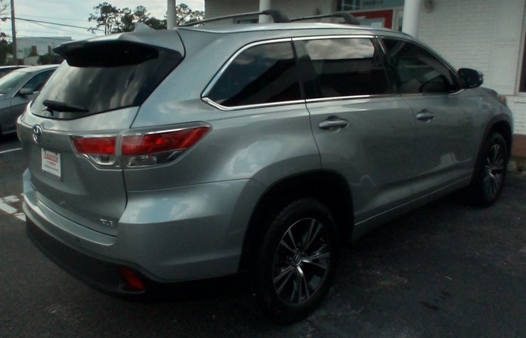 2016 Toyota Highlander - $15,400