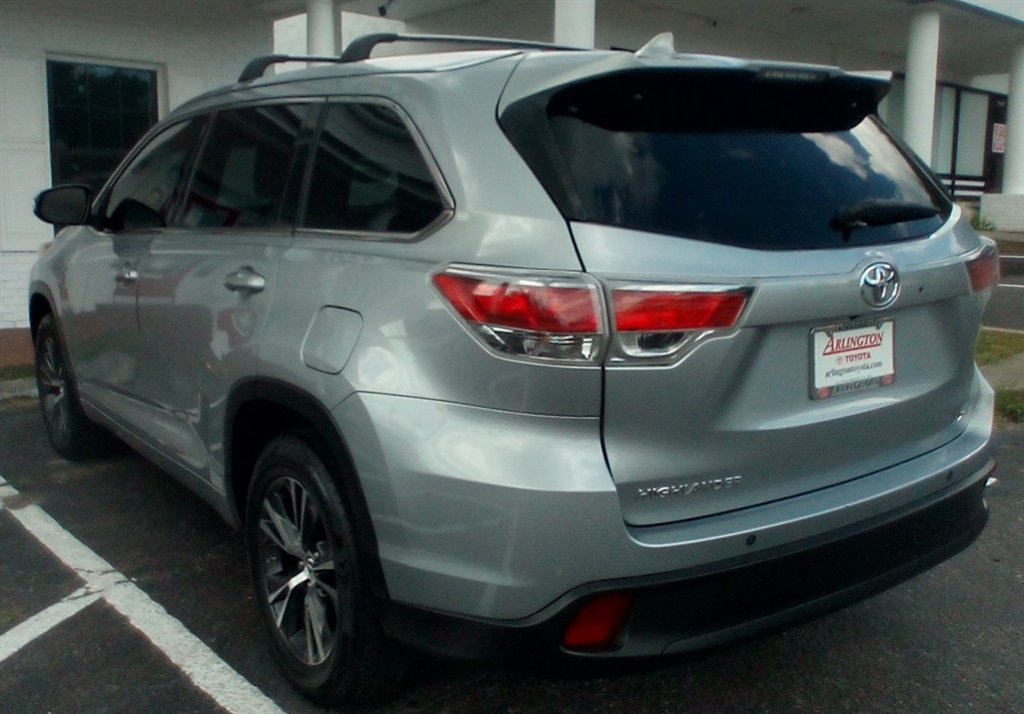 2016 Toyota Highlander - $15,400