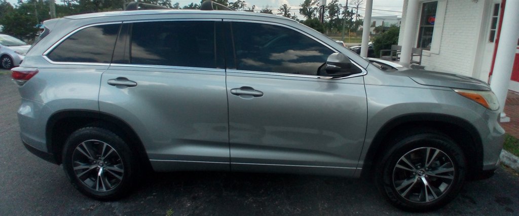 2016 Toyota Highlander - $15,400