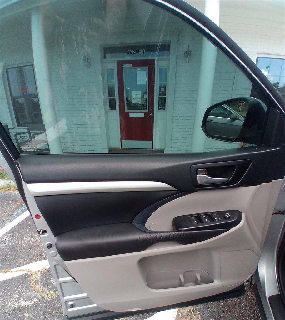 2016 Toyota Highlander - $15,400