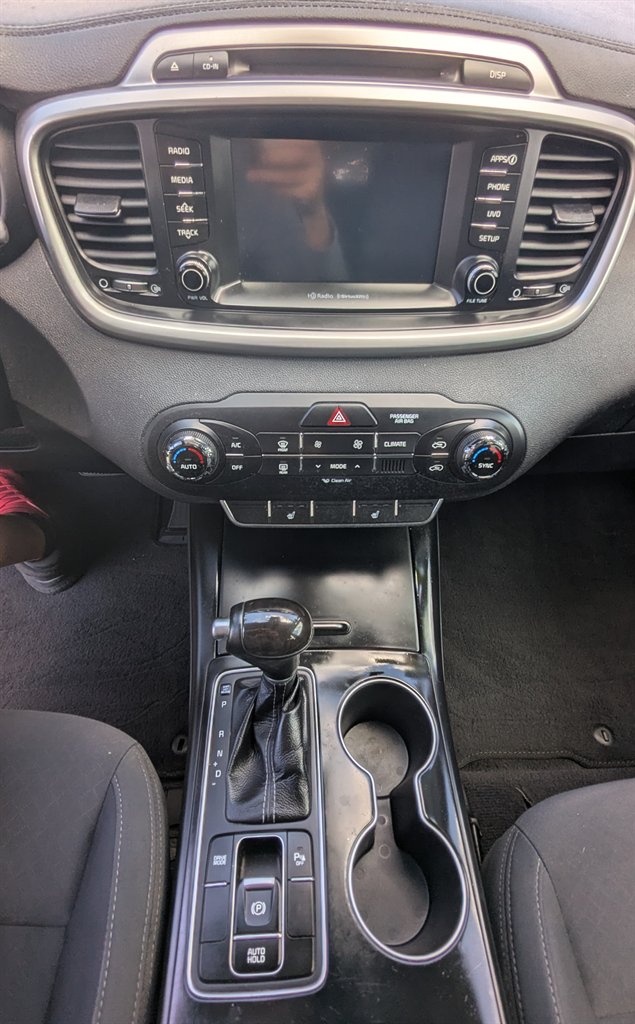 2017 Kia Sorento - $9,450