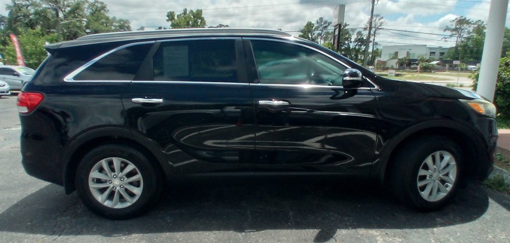2017 Kia Sorento - $9,450