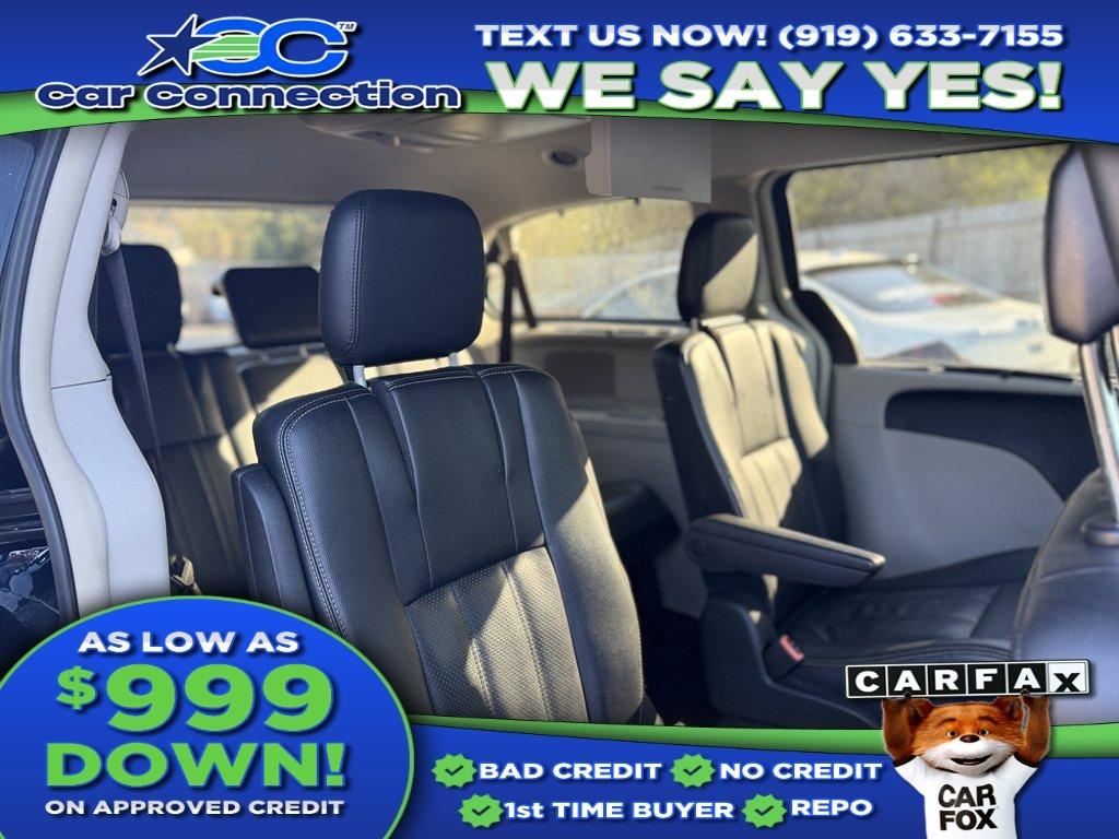 2015 Chrysler Town & Country - $9,499