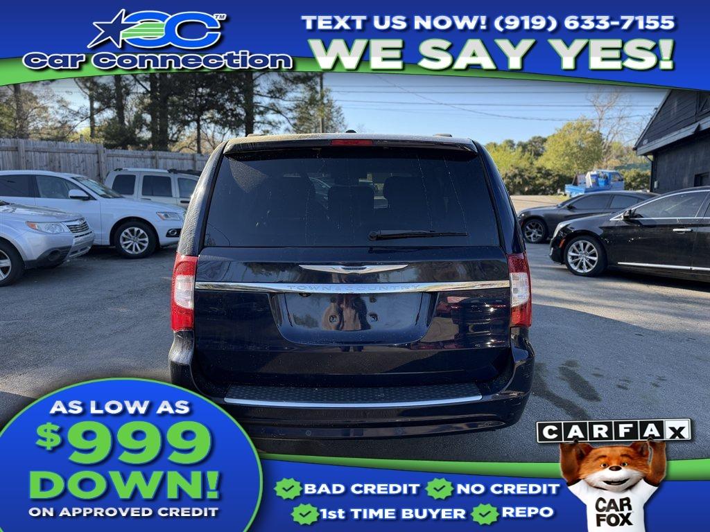 2015 Chrysler Town & Country - $9,499