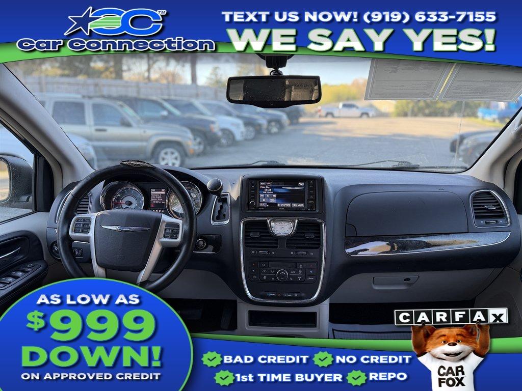 2015 Chrysler Town & Country - $9,499