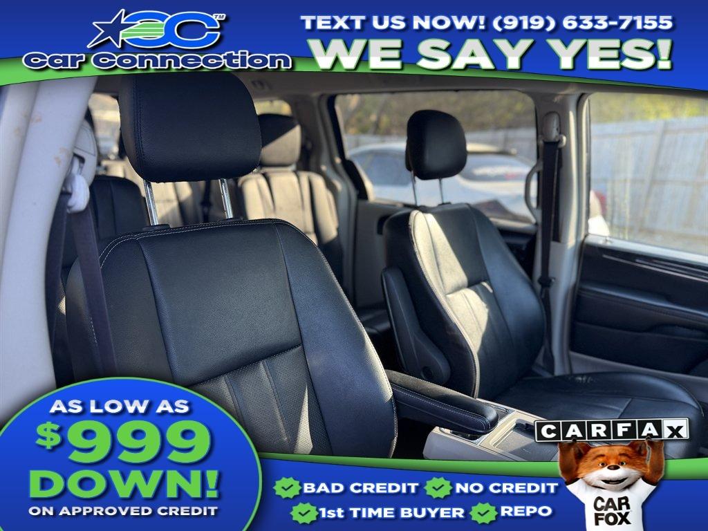 2015 Chrysler Town & Country - $9,499