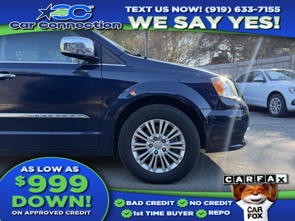 2015 Chrysler Town & Country - $9,499