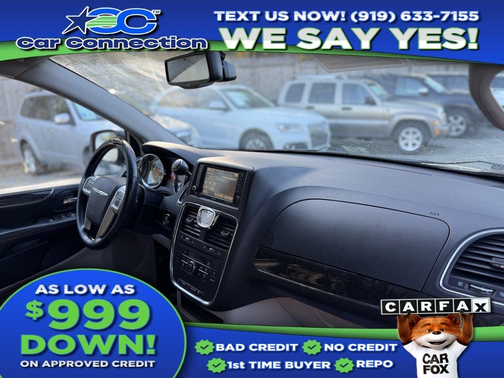 2015 Chrysler Town & Country - $9,499
