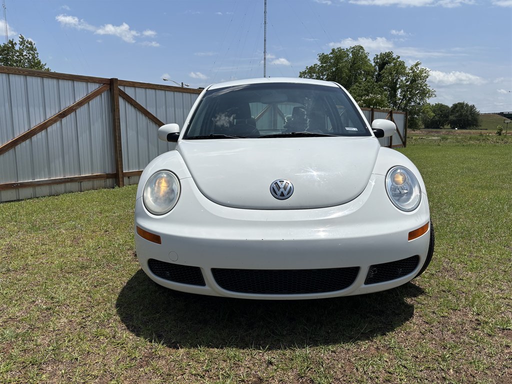 2010 Volkswagen New Beetle photo