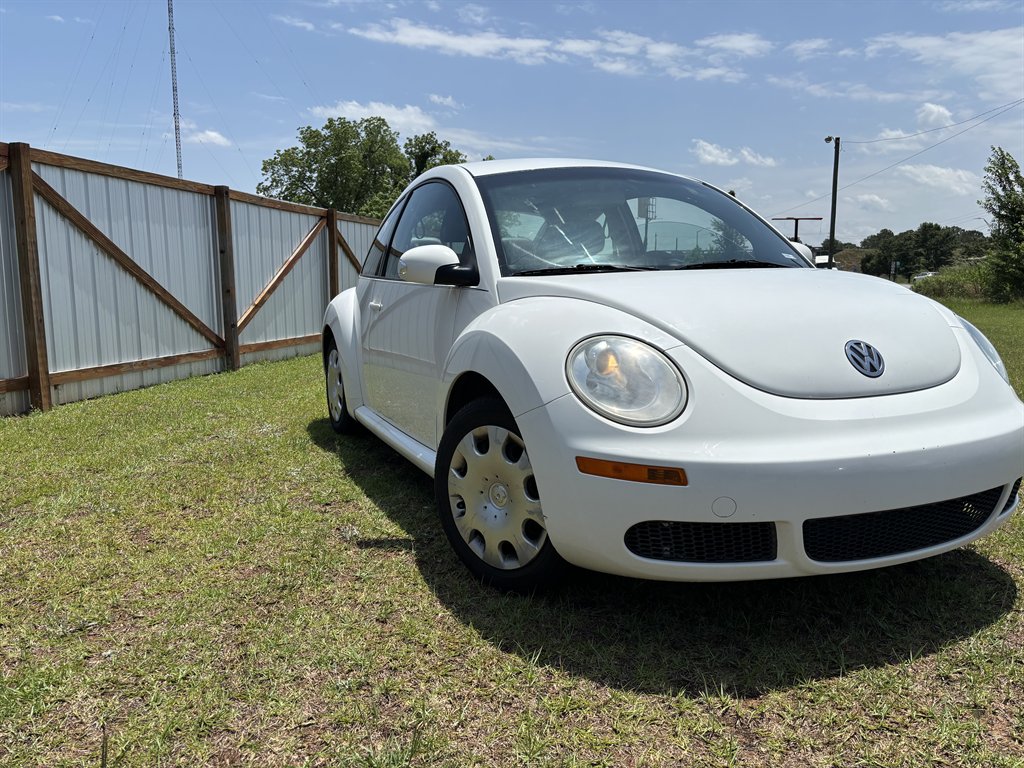 2010 Volkswagen New Beetle photo