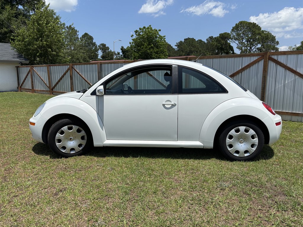 2010 Volkswagen New Beetle photo