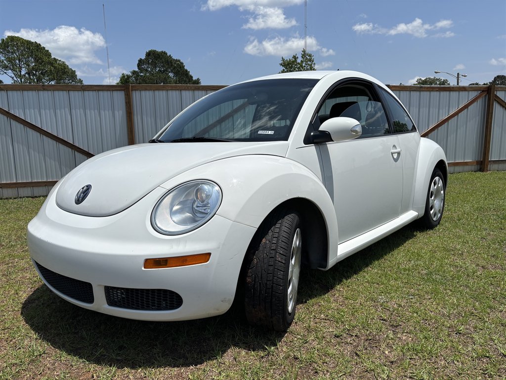 2010 Volkswagen New Beetle photo