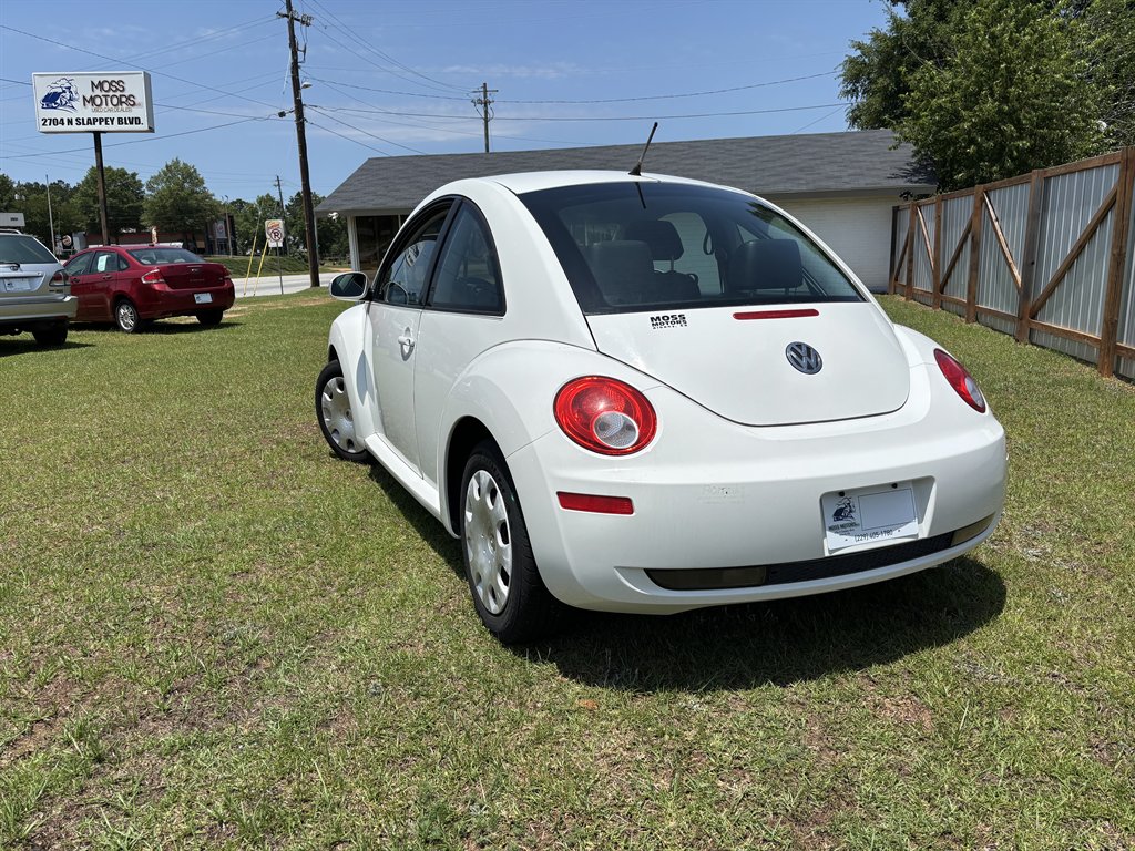 2010 Volkswagen New Beetle photo