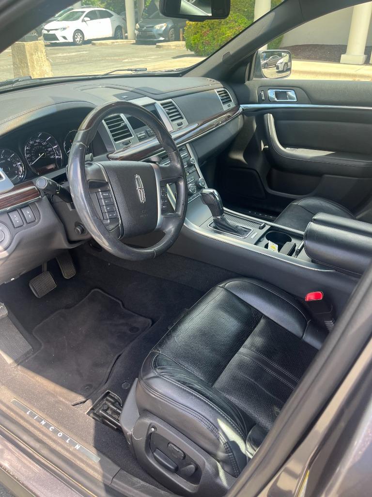 2011 Lincoln MKS photo