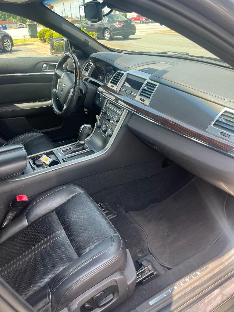 2011 Lincoln MKS photo