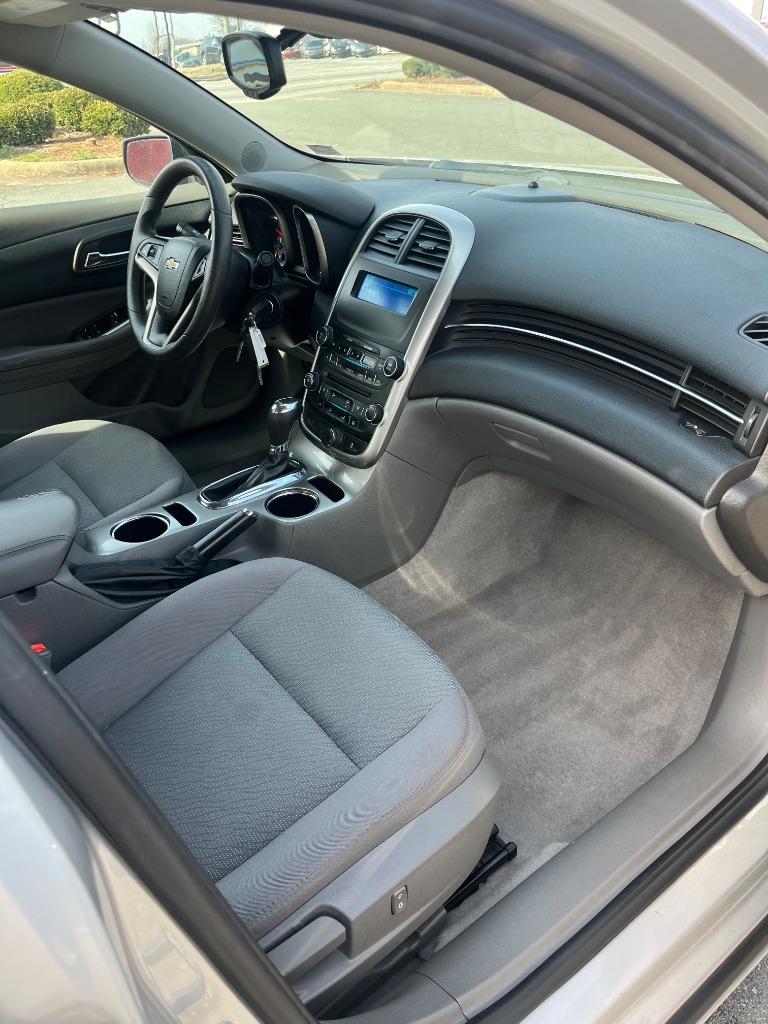 2015 Chevrolet Malibu - $7,995