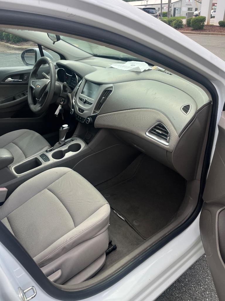 2016 Chevrolet Cruze - $7,995
