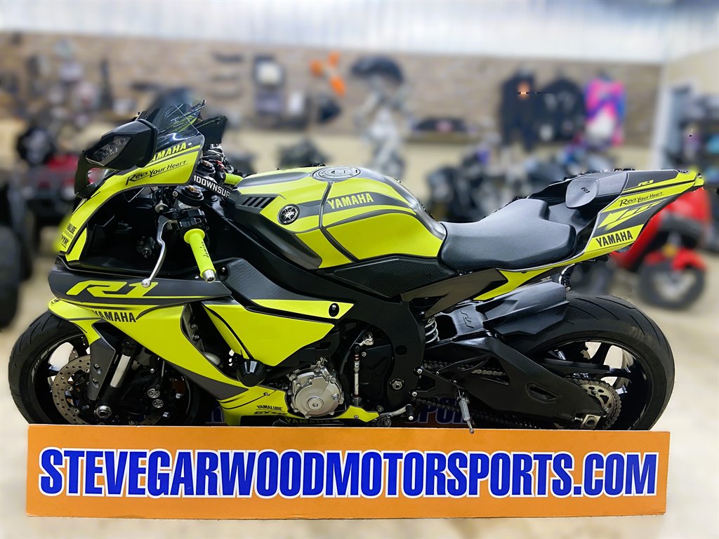 2016 Yamaha R1 - $13,495