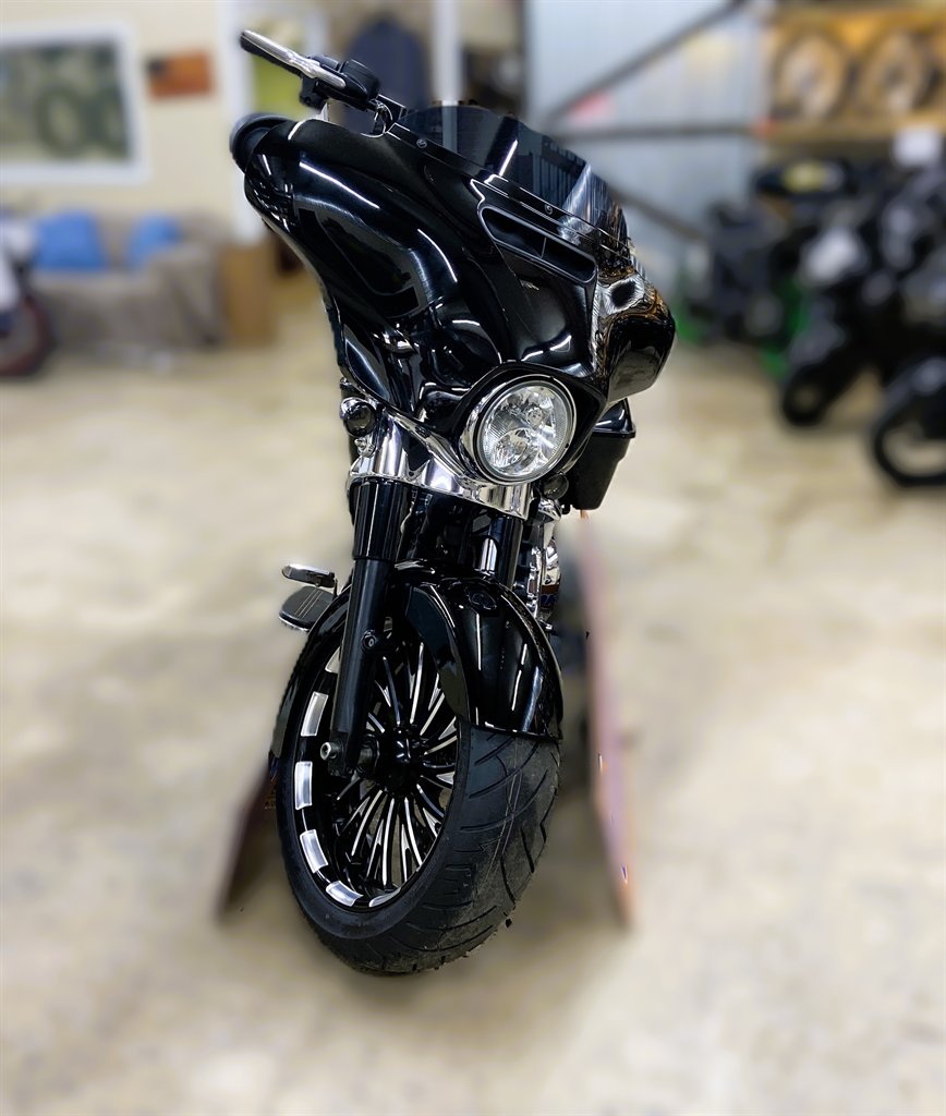 2022 HARLEY DAVIDSON STREET GLIDE - $16,995