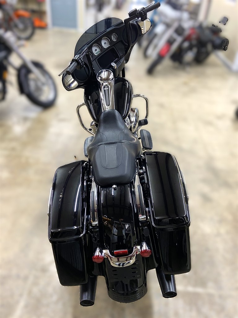 2022 Harley Davidson Street Glide - $17,995