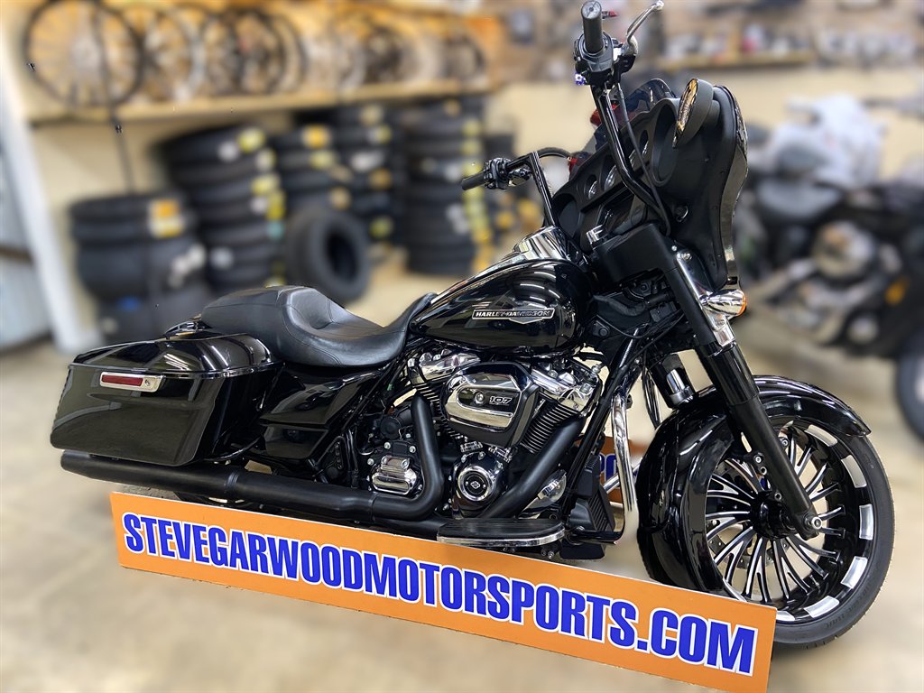 2022 Harley Davidson Street Glide - $17,995