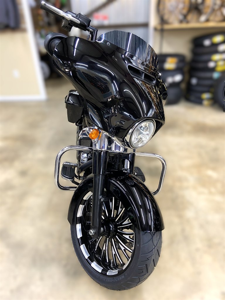 2022 Harley Davidson Street Glide - $17,995