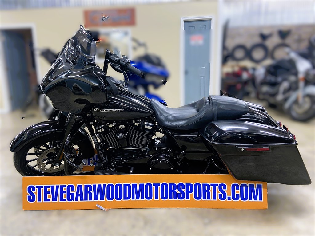 2018 Harley-davidson Street Glide Special - $17,995