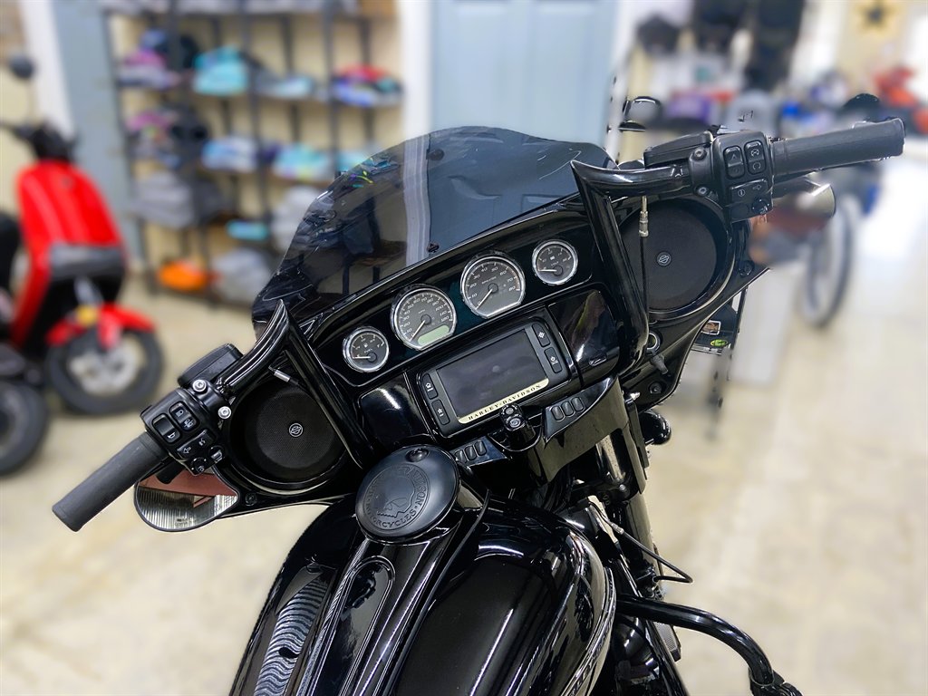 2018 Harley-davidson Street Glide Special - $17,995