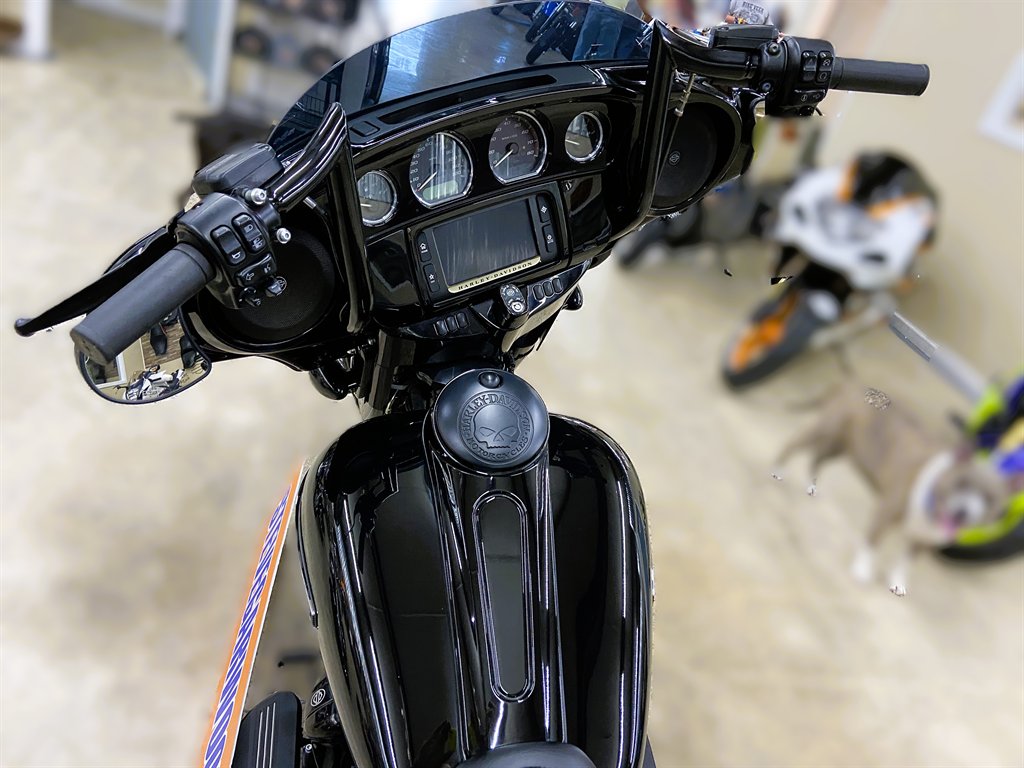 2018 Harley-davidson Street Glide Special - $21,995