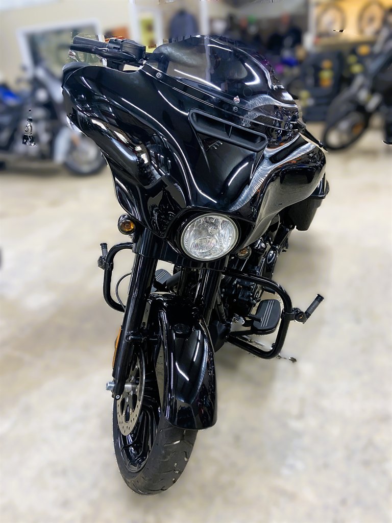 2018 Harley-davidson Street Glide Special - $17,995