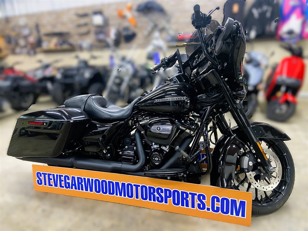 2018 Harley-davidson Street Glide Special - $17,995