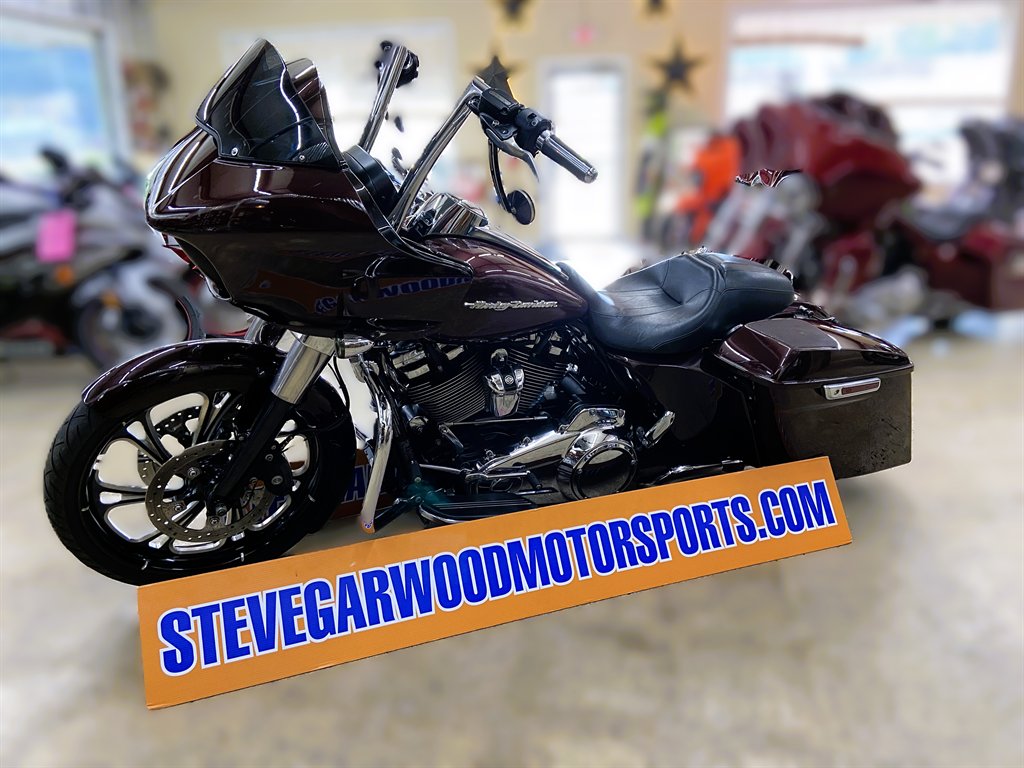 2020 Harley Davidson Road Glide - $19,995