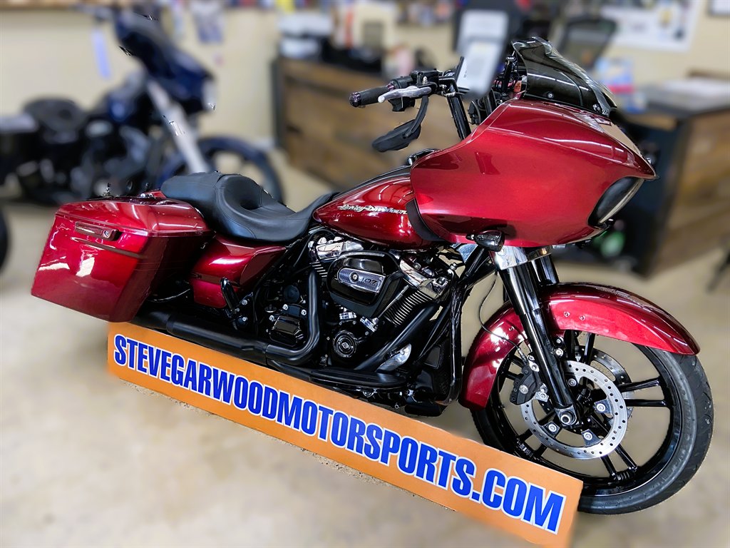 2017 Harley Davidson Road Glide - $17,995