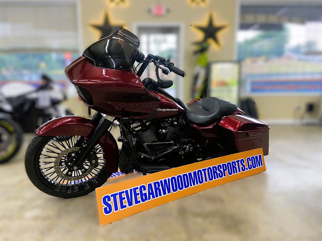 2017 Harley-davidson Road Glide - $17,995