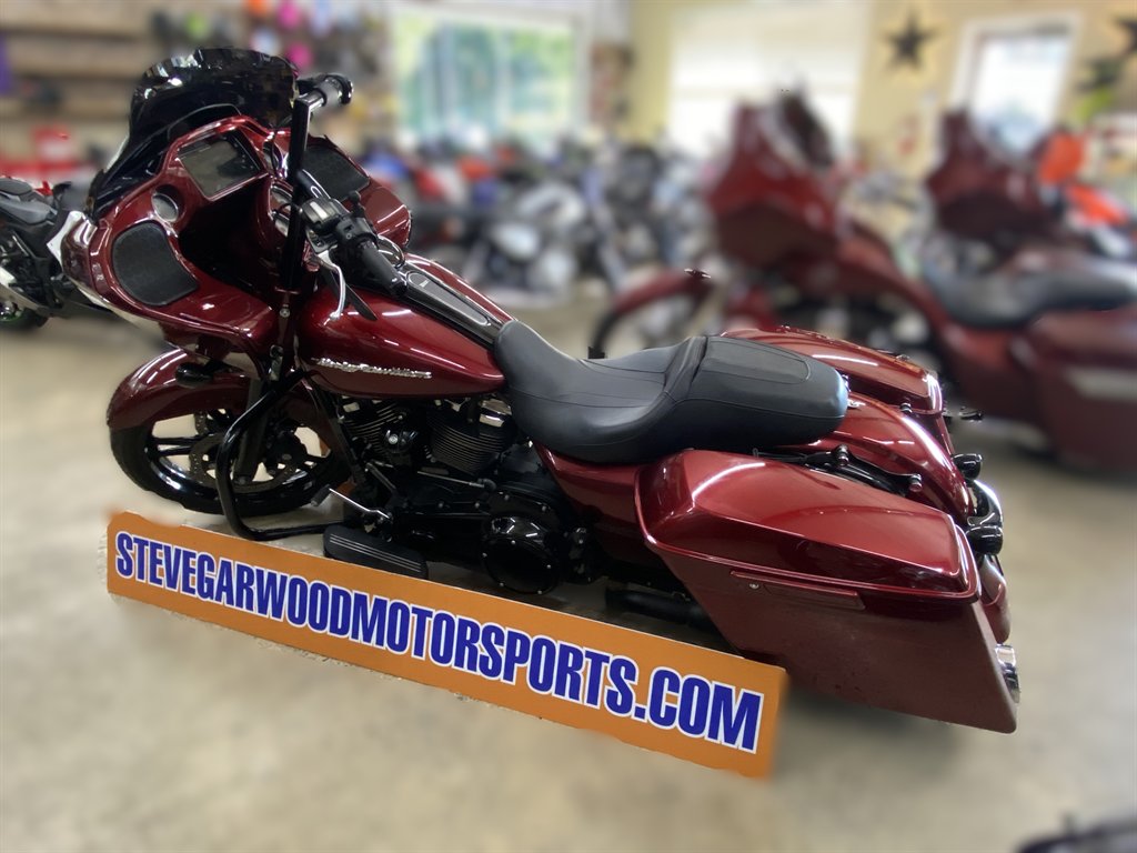 2017 Harley Davidson Road Glide - $17,995