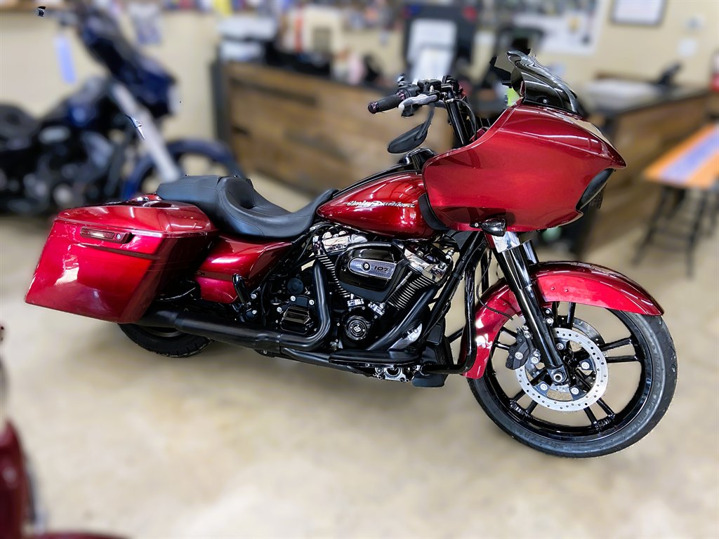 2017 Harley Davidson Road Glide - $17,995